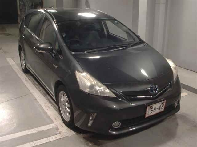 8142 Toyota Prius alpha ZVW41W 2012 г. (JU Tokyo)